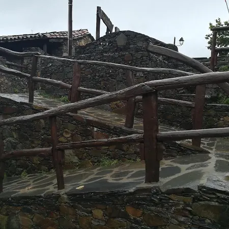 Casinha Do Talasnal Lodge Lousa (Central Portugal)