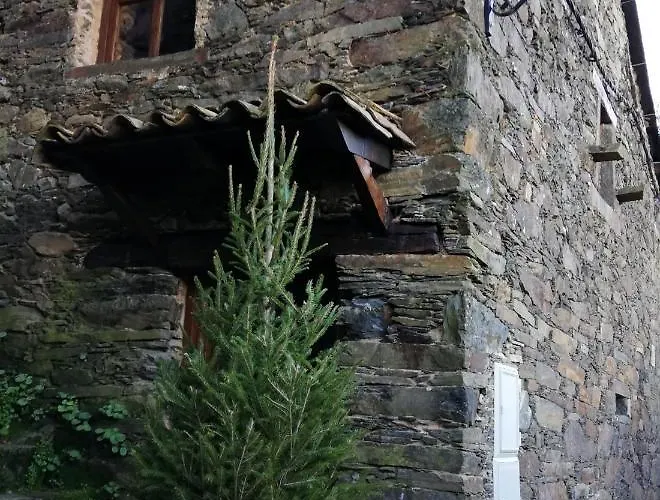 Casinha Do Talasnal אכסניה *