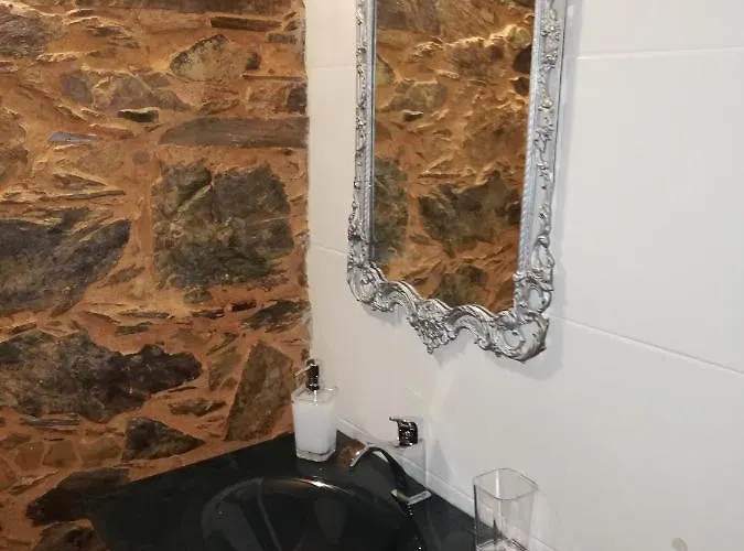 Casinha Do Talasnal 롯지